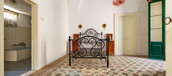 Здание с 12 комнатами в Alezio, Италия № 236443 35