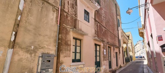 Здание с 12 комнатами в Alezio, Италия № 236443 31