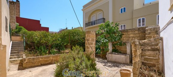 Здание с 12 комнатами в Alezio, Италия № 236443 30