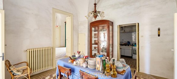 Здание с 12 комнатами в Alezio, Италия № 236443 47