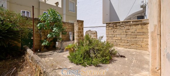 Здание с 12 комнатами в Alezio, Италия № 236443 28