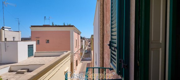 Здание с 12 комнатами в Alezio, Италия № 236443 14