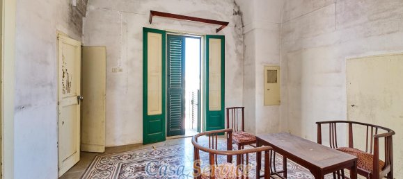 Здание с 12 комнатами в Alezio, Италия № 236443 32