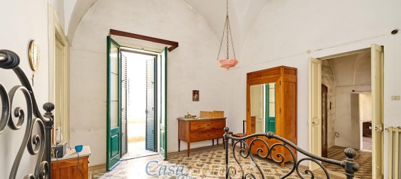 Здание с 12 комнатами в Alezio, Италия № 236443 38