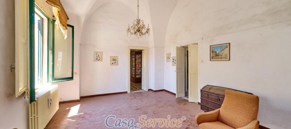 Здание с 12 комнатами в Alezio, Италия № 236443 3