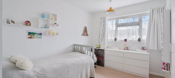 Apartamento de 1 dormitorio en Ashtead, United Kingdom No. 9764 7