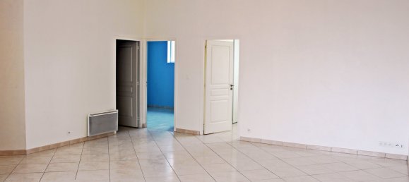 2 chambres Appartement à Châteauneuf-sur-Loire, France No. 86231 3