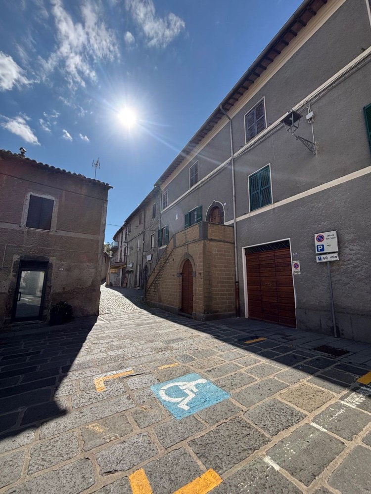 6 غرف نوم منزل ذو طابقين في Gradoli, Italy رقم 378009