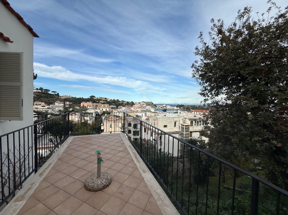 3 rooms Apartment in Ischia, Italy No. 136067