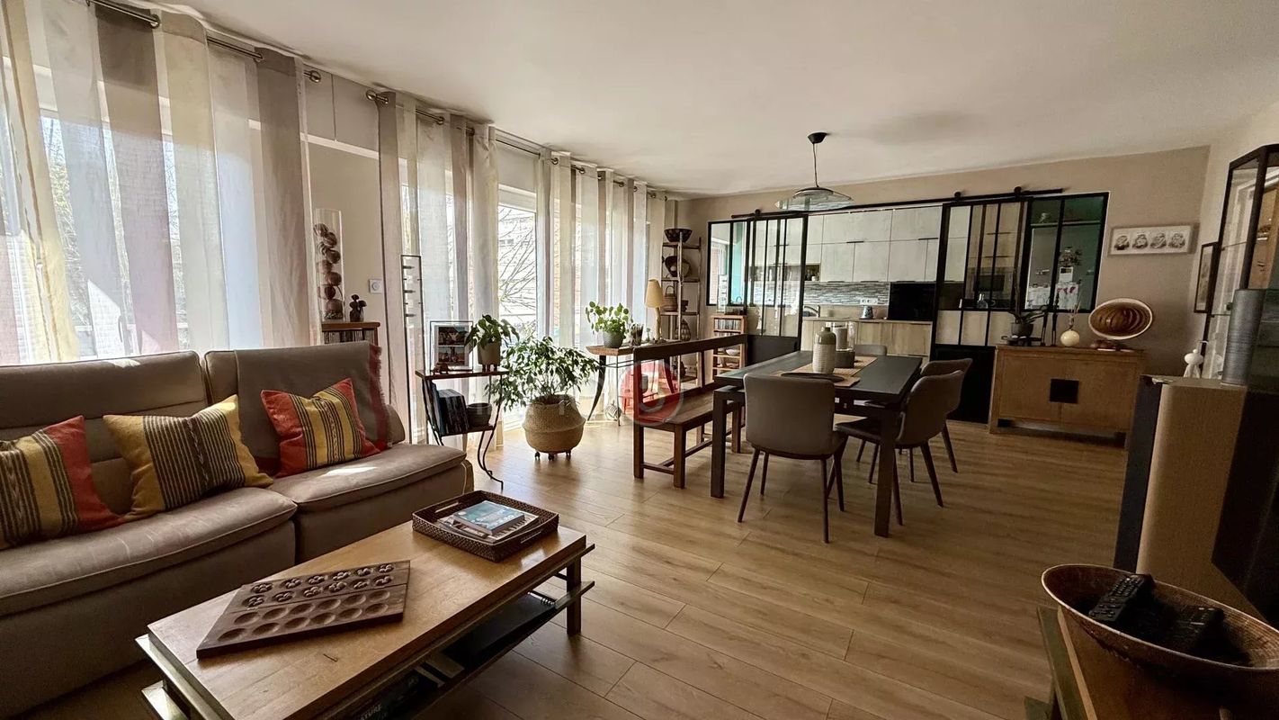 3 Schlafzimmer Wohnung in Villemomble, France, Nr. 352051