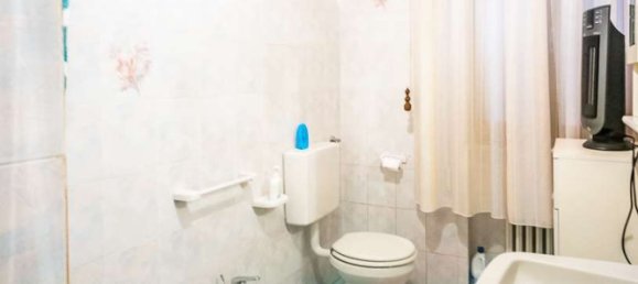 5 bedrooms Apartment in Chiesina Uzzanese, Italy No. 381804 12