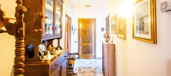 5 bedrooms Apartment in Chiesina Uzzanese, Italy No. 381804 9