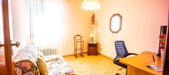 5 bedrooms Apartment in Chiesina Uzzanese, Italy No. 381804 8