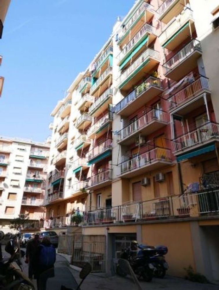 4 rooms Apartment in Genoa, Italy No. 259970