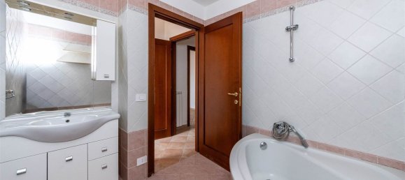 5 غرف نوم منزل في Pistoia, Italy رقم 313759 22