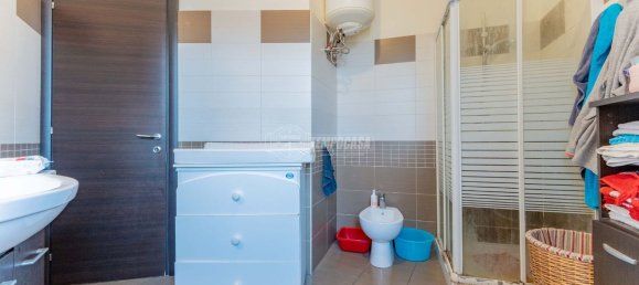 3-salle Appartement à Carate Brianza, Italy No. 142155 13