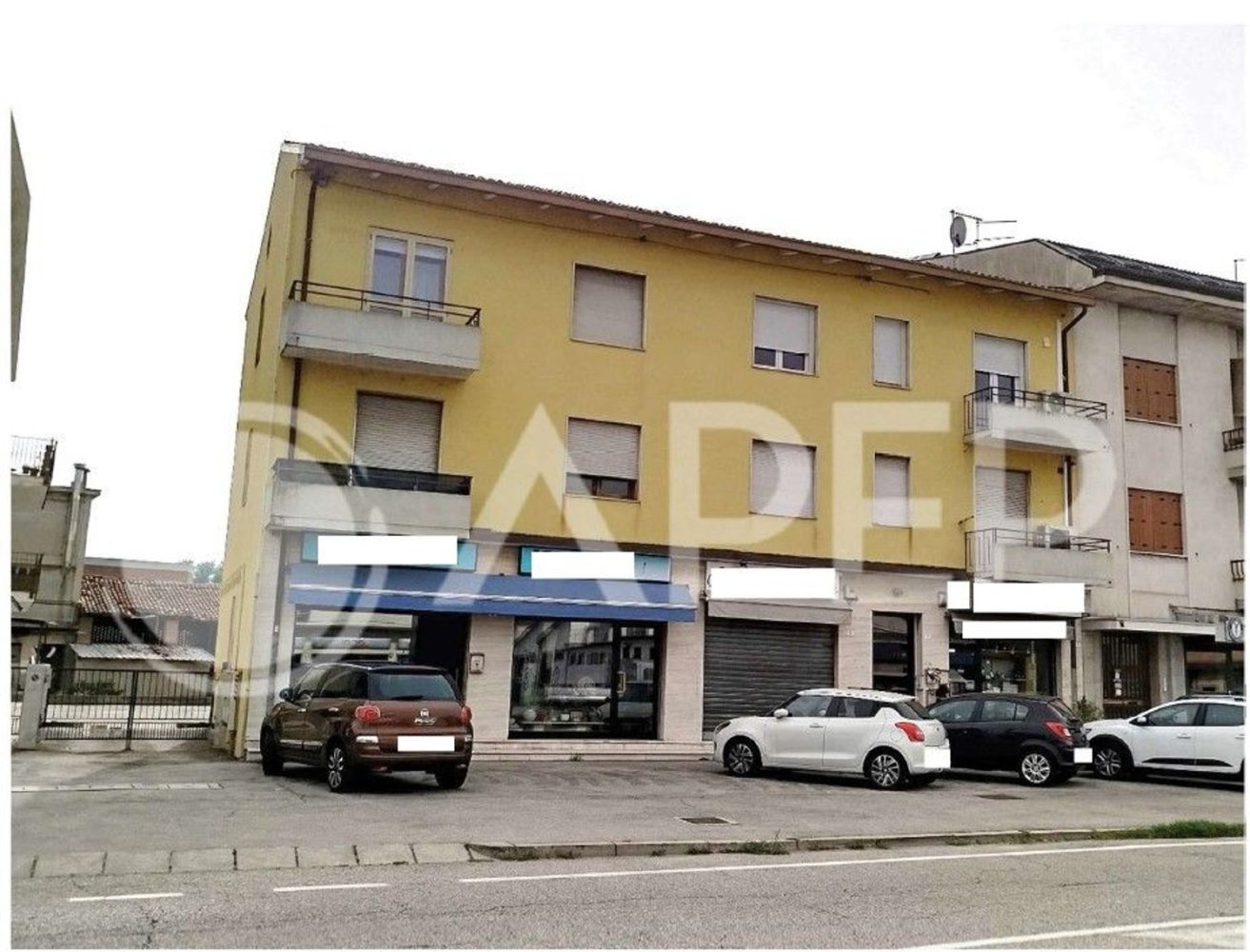 5 rooms Apartment in Limena, Italy No. 60136