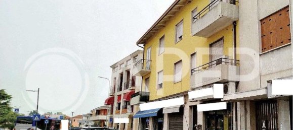 5 rooms Apartment in Limena, Italy No. 60136 3