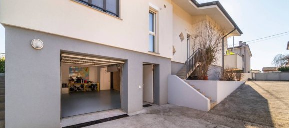 3 bedrooms Villa in Udine, Italy No. 83248 49