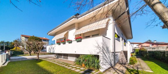 3 bedrooms Villa in Udine, Italy No. 83248 47
