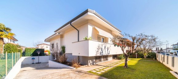 3 bedrooms Villa in Udine, Italy No. 83248 48