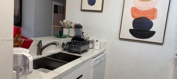 Коммерческая недвижимость с 3 спальнями в Майами, Майами-Дейд, Флорида, США № 614520 9