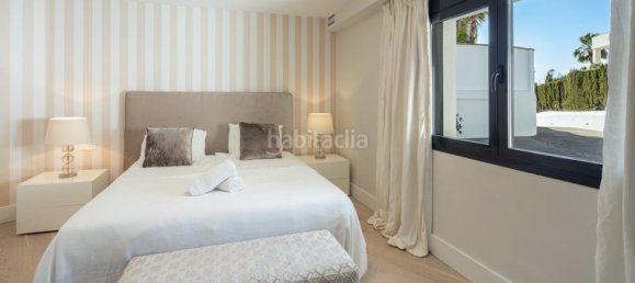 5 bedrooms Villa in Marbella, Spain No. 74036 8