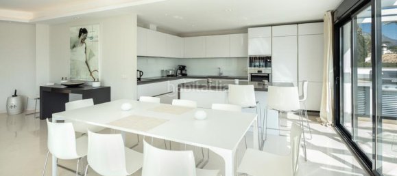 5 bedrooms Villa in Marbella, Spain No. 74036 21