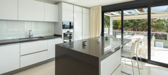 5 bedrooms Villa in Marbella, Spain No. 74036 19