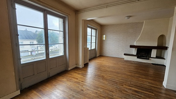 6 rooms Building in Beaugency, France No. 81964