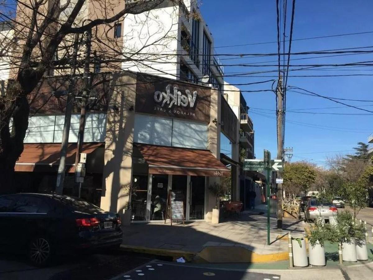 200m² Land in Vicente Lopez, Argentina No. 47394