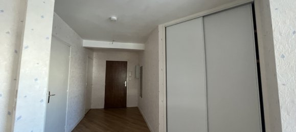 Studio in Troyes, France No. 93222 8