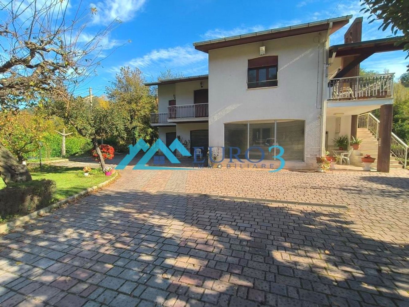 7 rooms House in Roccafluvione, Italy No. 140006