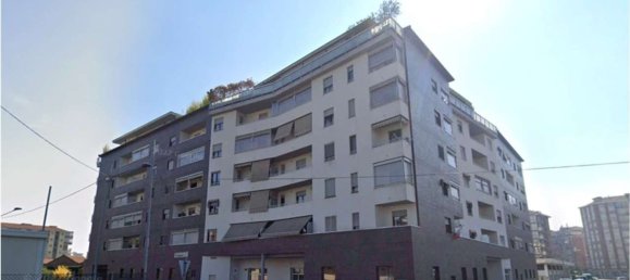 4 bedrooms Apartment in Turin, Italy No. 381560 3