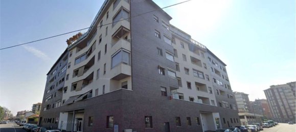 4 bedrooms Apartment in Turin, Italy No. 381560 2