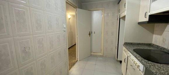 4 bedrooms Apartment in Zaragoza, Spain No. 143452 10