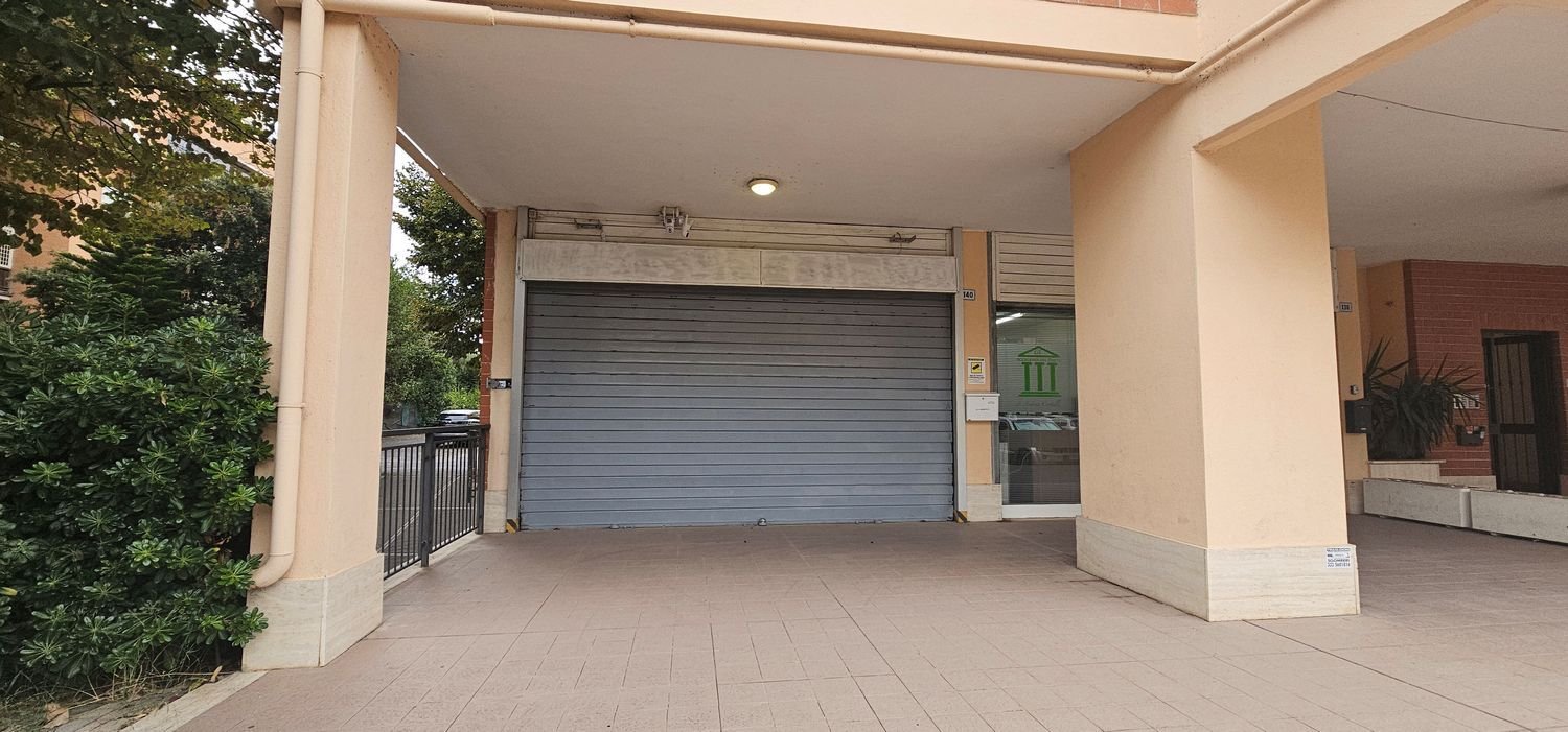  عقار تجاري في Rome, Italy 90متر مربع رقم 402837