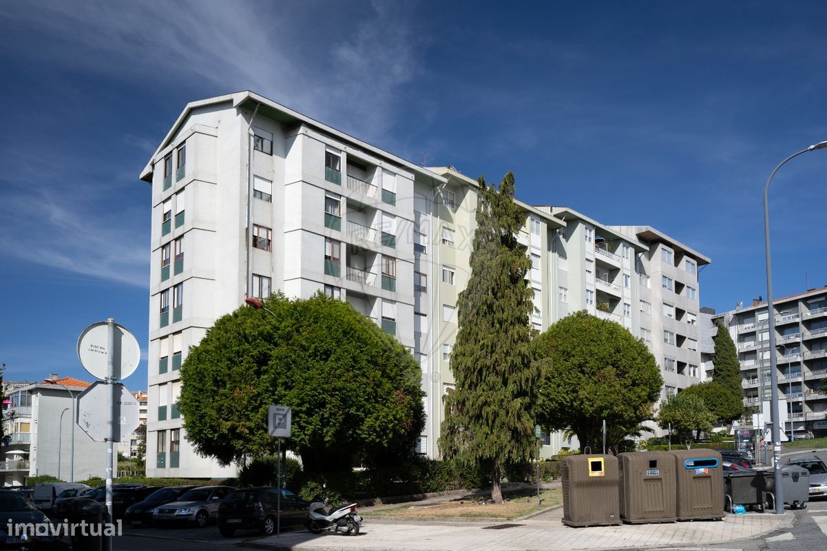 3 bedrooms Apartment in Porto, Portugal No. 284283