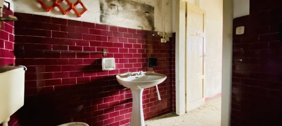 8 rooms House in Lucca, Italy No. 69675 26