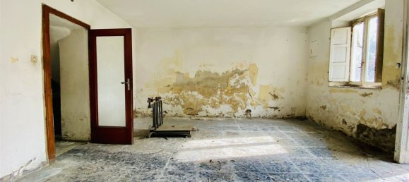 8 rooms House in Lucca, Italy No. 69675 10