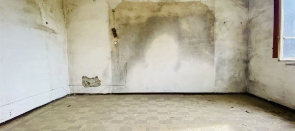 8 rooms House in Lucca, Italy No. 69675 2