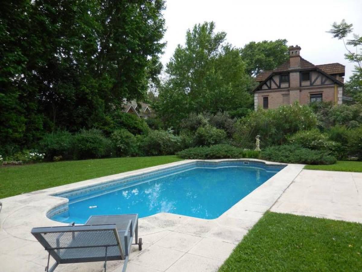 5 bedrooms House in Malvinas Argentinas, Argentina No. 51642