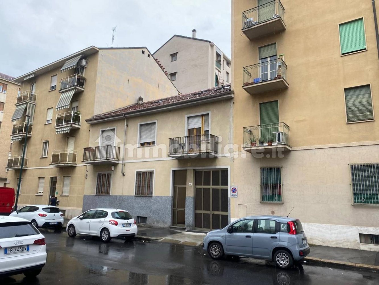 5 rooms Building in Turin, Italy No. 319102