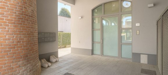 77m² Commercial property in Giussano, Italy No. 359798 8