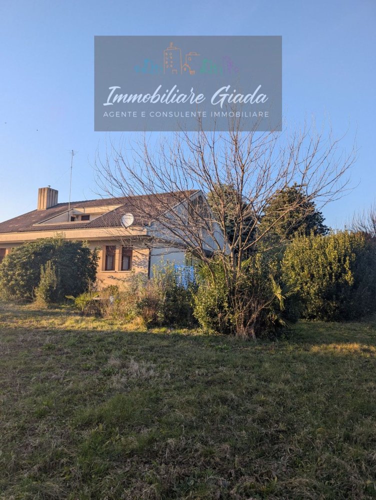 Villa de 6 habitaciónes en San Fior, Italy No. 105216