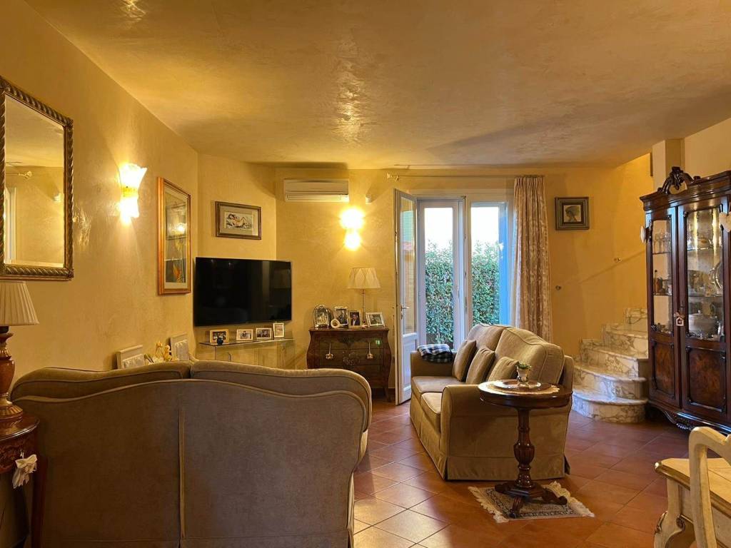 Villa de 6 divisões em Pistoia, Italy N.º 219137