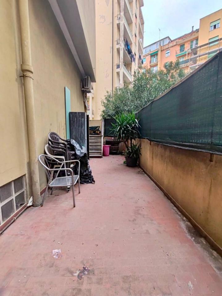 3 rooms Apartment in Genoa, Italy No. 36310