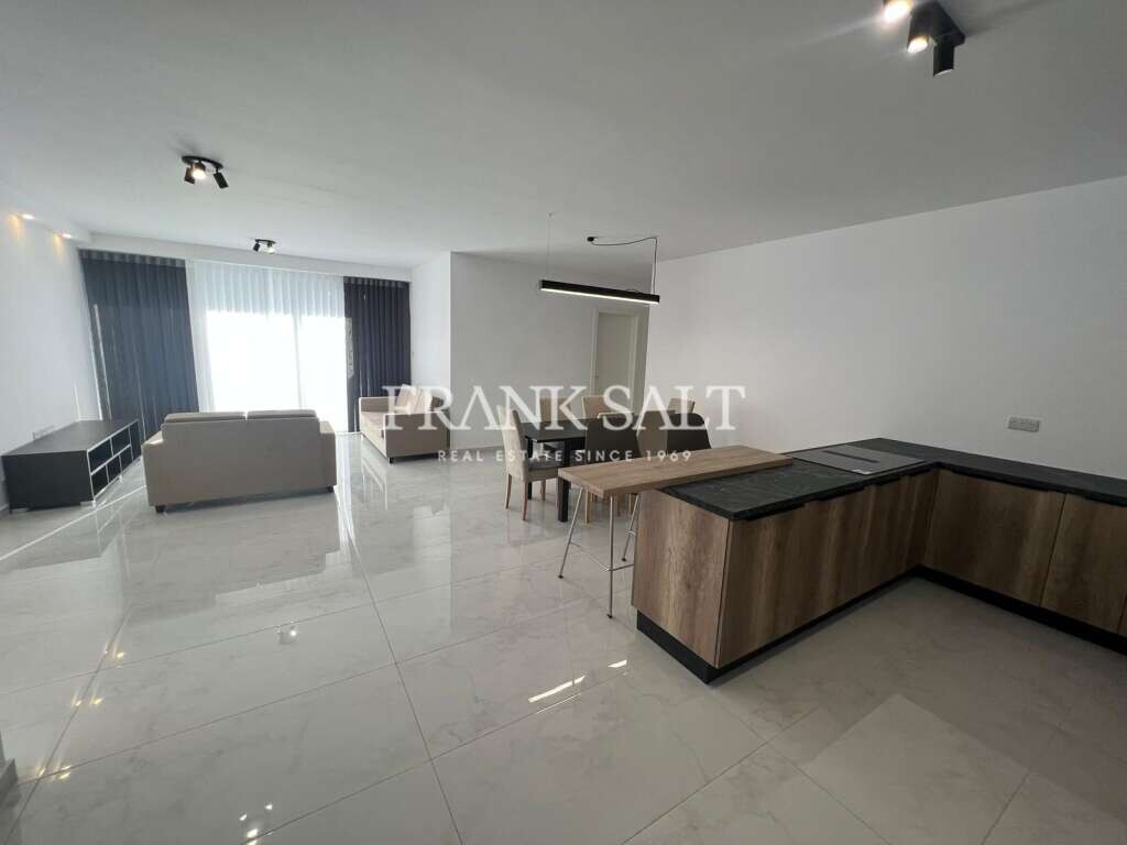 Квартира с 3 спальнями в Аттард, Мальта № 4830