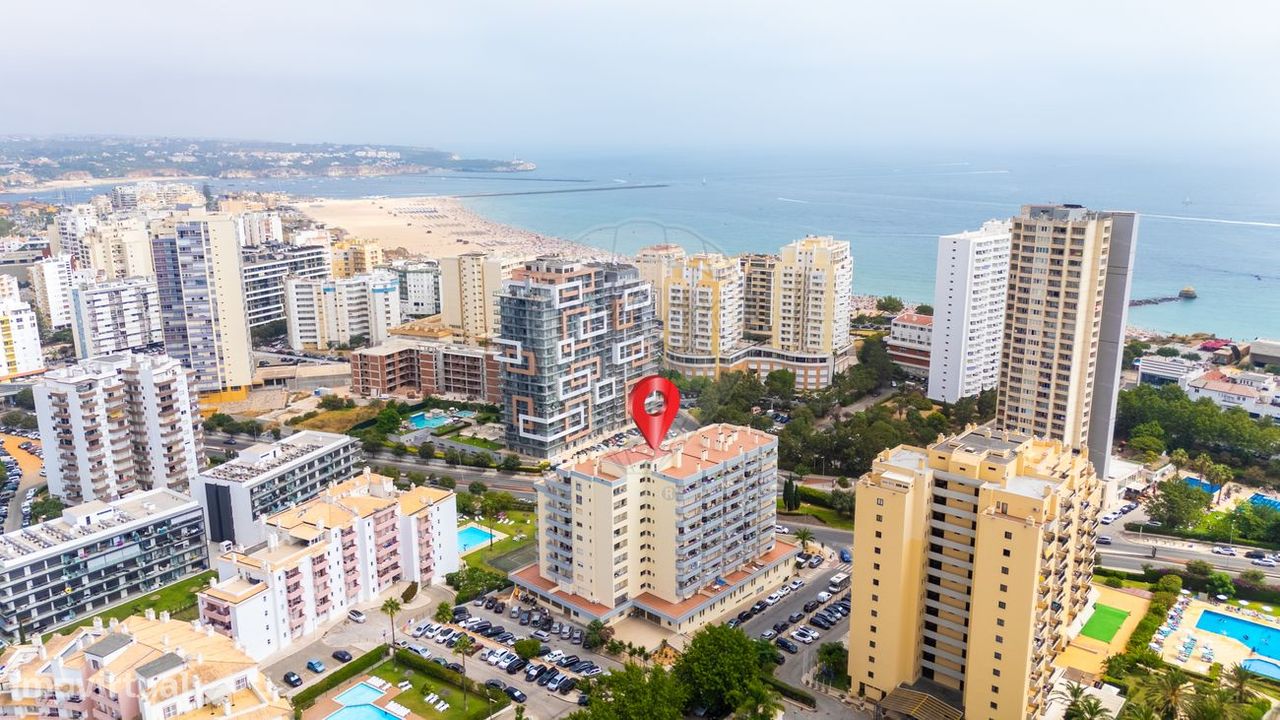 Propiedad comercial en Portimao, Portugal 183 m² No. 256277