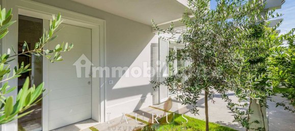 3 bedrooms Villa in Forte dei Marmi, Italy No. 69925 27